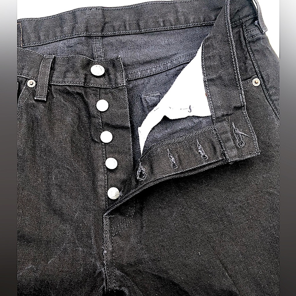 Levi’s 501 Black Denim Button Fly Jeans 32 Waist 30 inseam.